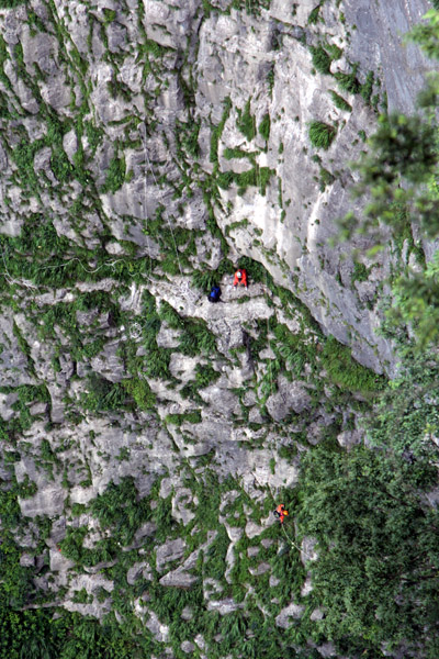 央视地理中国惊险探秘张家界天门山鬼谷洞2011